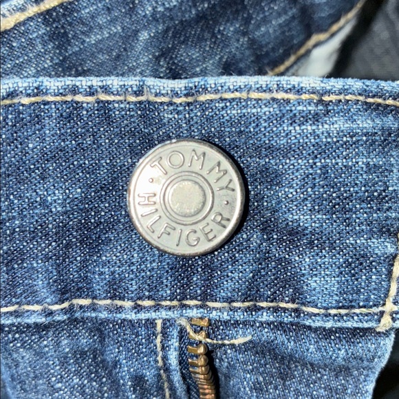 TOMMY HILFIGER Women's Blue Denim High Waisted Wide Leg Mom Jeans. 12 - Picture 8 of 17